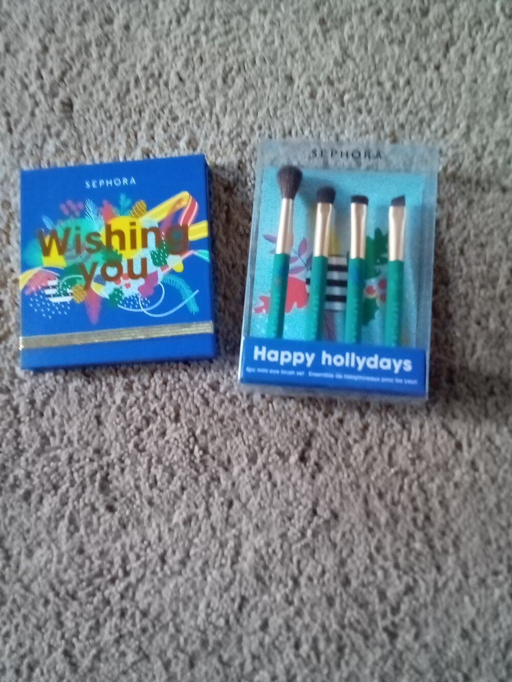 NIB Sephora Happy Hollydays 4Pc Mini Eye brush Set & 8 Eyeshadow Palette